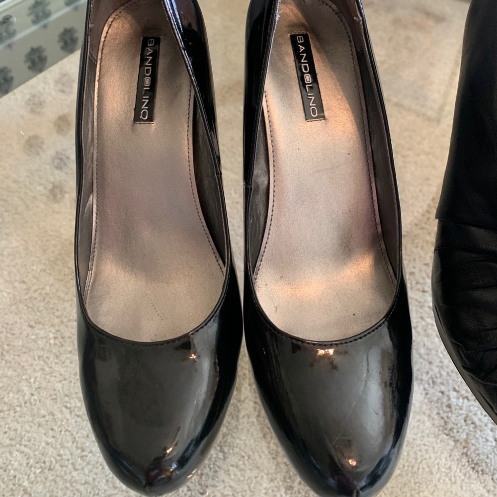 Women’s Bandolino black patent leather pumps